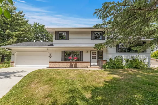 4231 Highland DR, Shoreview, MN 55126