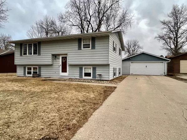 1943 Willow AVE, Worthington, MN 56187