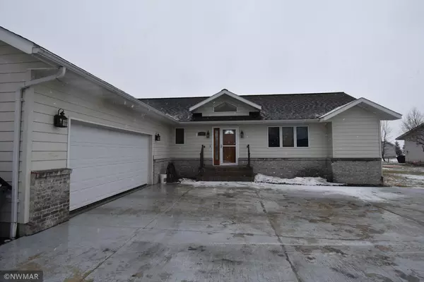 Roseau, MN 56751,412 Maple LN