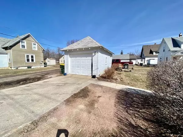 Redwood Falls, MN 56283,202 N Grove ST