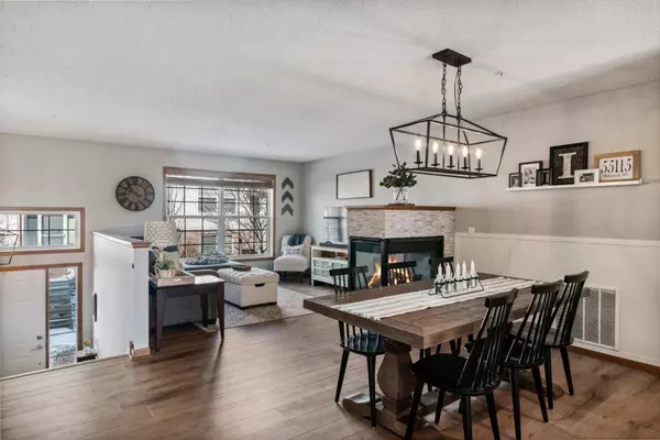 866 Ledgestone DR, Mahtomedi, MN 55115