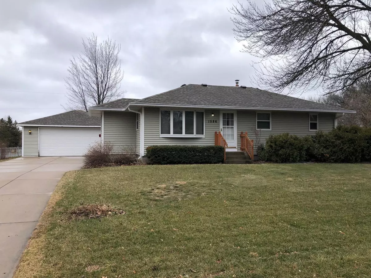 Shoreview, MN 55126,1586 Hillview RD