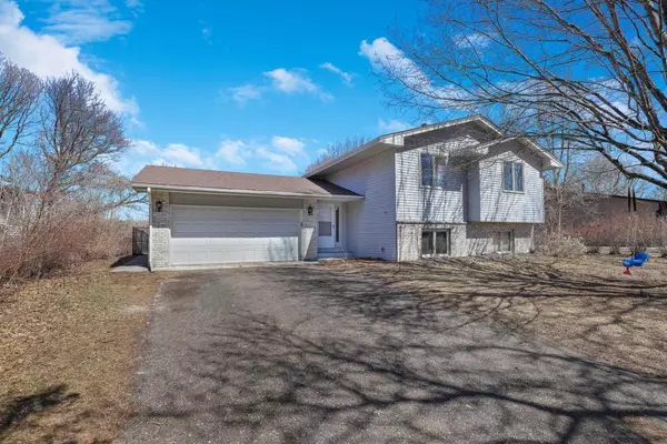 1527 Sherwood RD, Shoreview, MN 55126