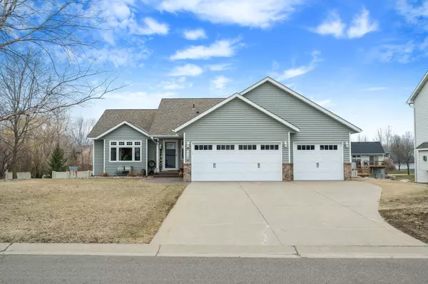 1150 Dorthy LN, Elko New Market, MN 55054