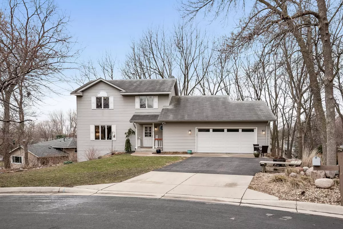 West Saint Paul, MN 55118,2 Fox Ridge CT