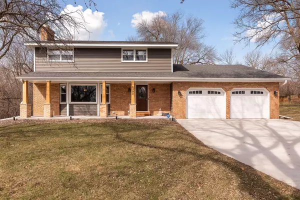 Eden Prairie, MN 55346,6990 Mariann DR