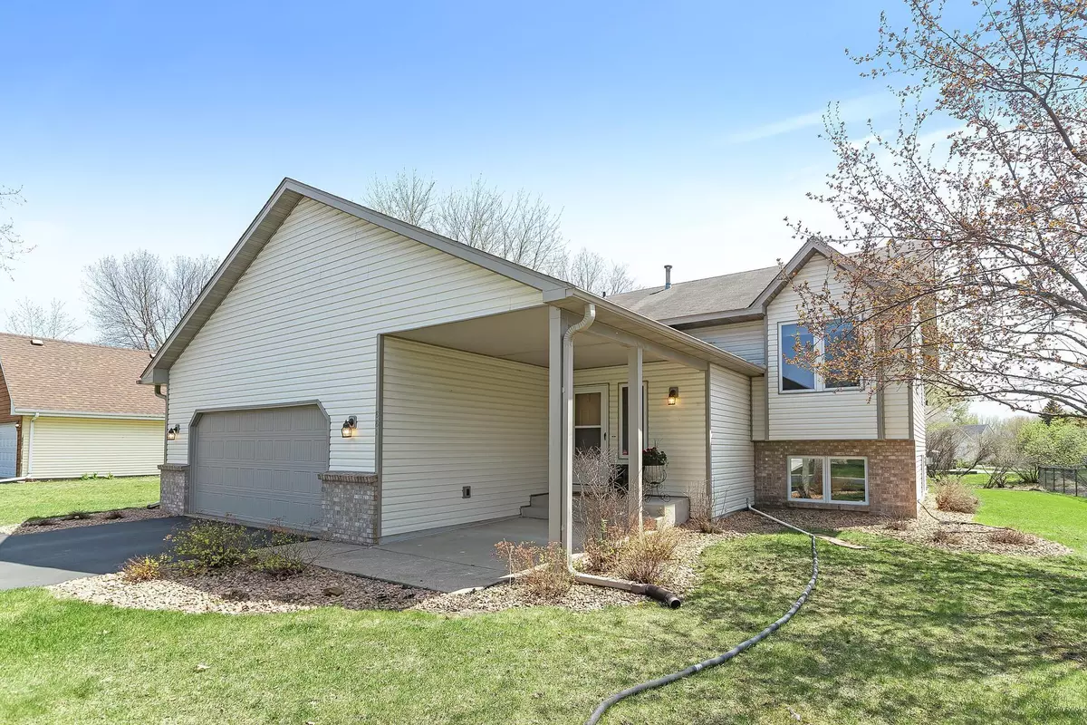 Chanhassen, MN 55317,881 Lake Susan DR