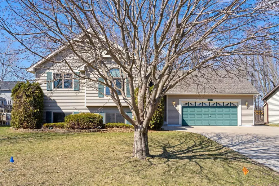 597 Chippewa TRL, Lino Lakes, MN 55014