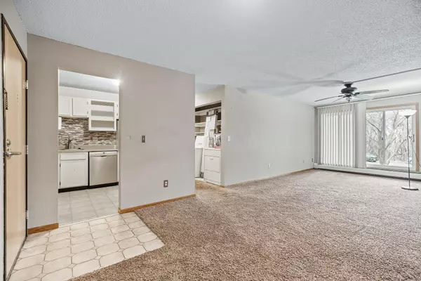 Eagan, MN 55121,1700 Four Oaks RD #139