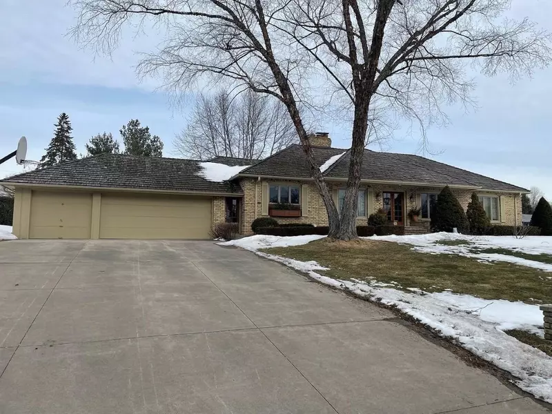 5605 Schaefer RD, Edina, MN 55436