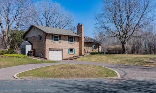 Maplewood, MN 55109,2576 Southlawn DR