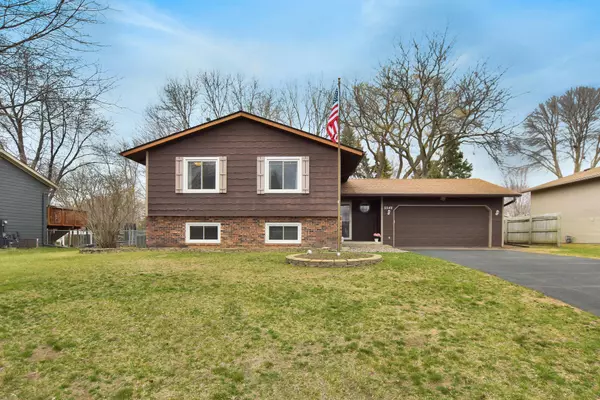 5542 Otter View TRL, White Bear Twp, MN 55110