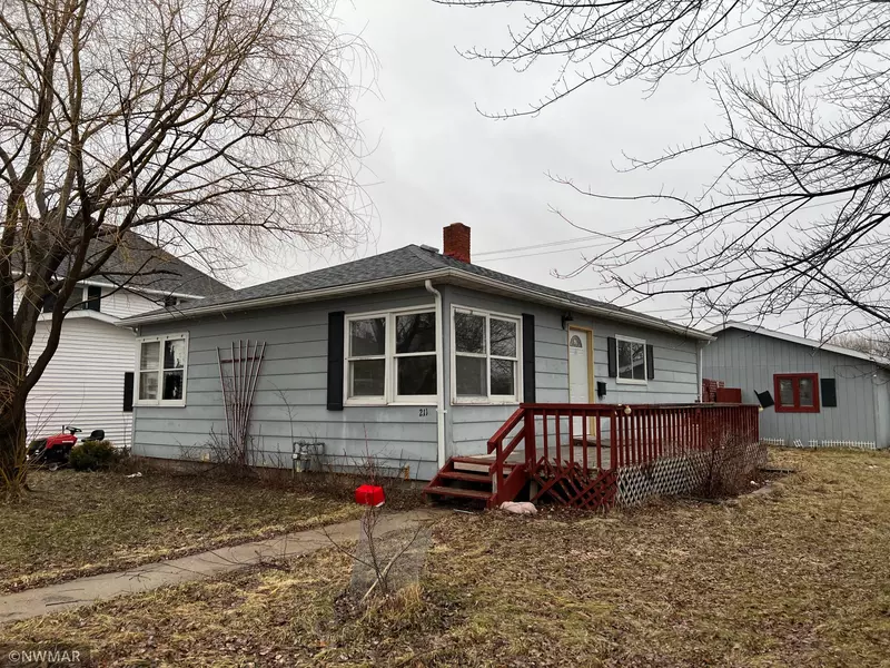 211 Lincoln AVE, Crookston, MN 56716