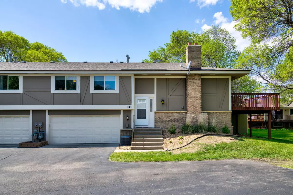 Maple Grove, MN 55311,7518 Zinnia WAY