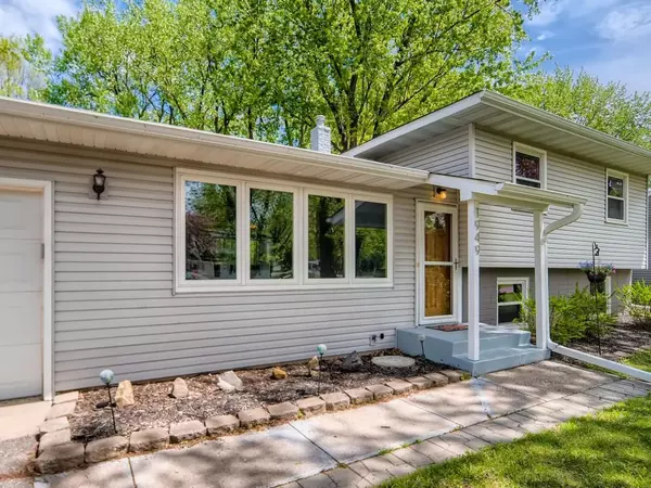1949 Lakeaires BLVD, White Bear Lake, MN 55110