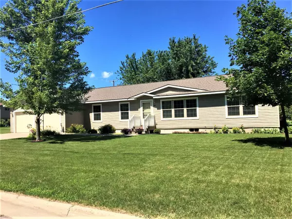 418 9 1/2 ST S, Sauk Centre, MN 56378