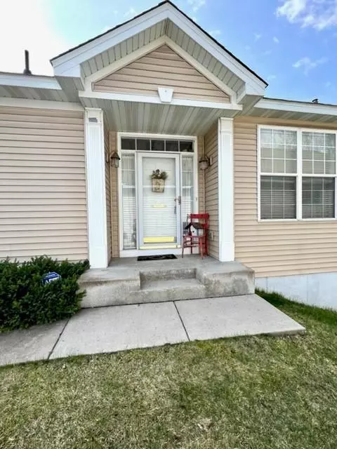 494 Meadowood LN, Burnsville, MN 55337