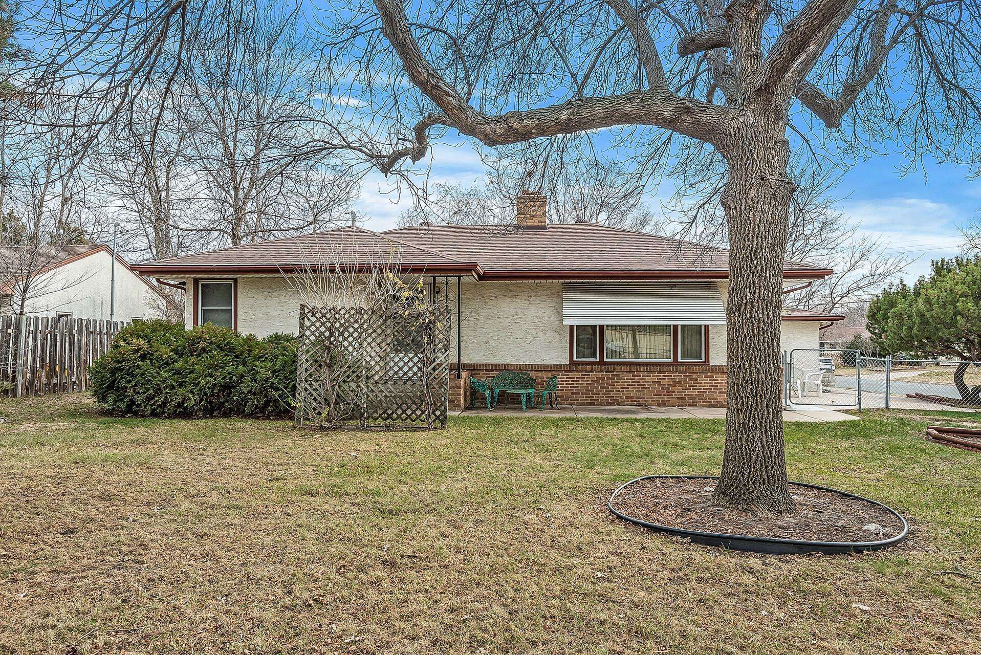 Fridley, MN 55432,6815 E River RD