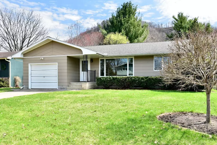 1709 W Mark ST, Winona, MN 55987