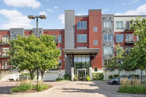 Saint Paul, MN 55102,240 Spring ST #418