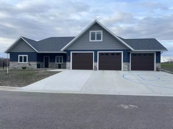 909 9th Street CIR, Minneota, MN 56264