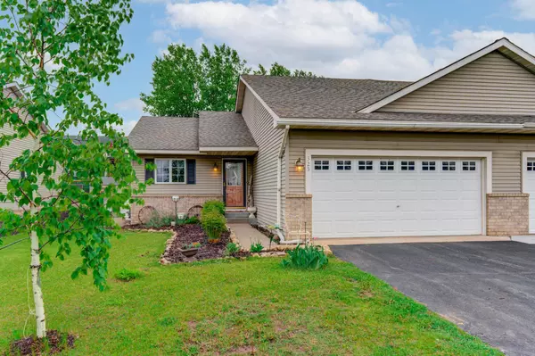 325 Wildwood CIR, Roberts, WI 54023