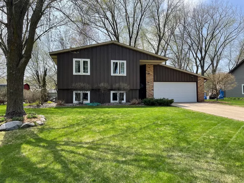 5634 Upper 136th Street CT W, Apple Valley, MN 55124