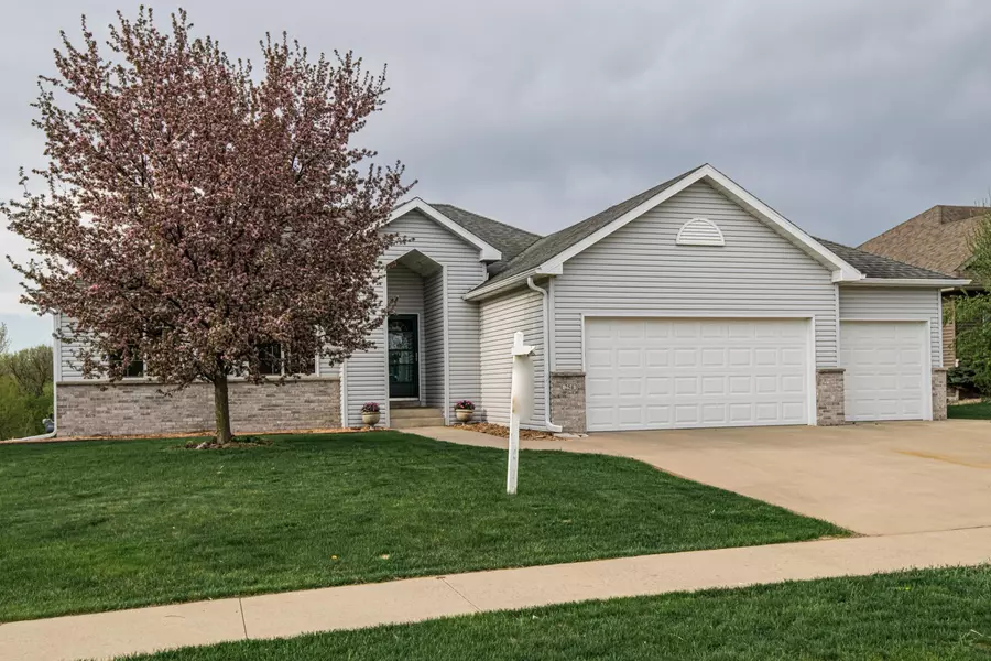 254 Foothills LN SE, Rochester, MN 55904