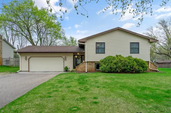 337 Belle Aire DR, Champlin, MN 55316