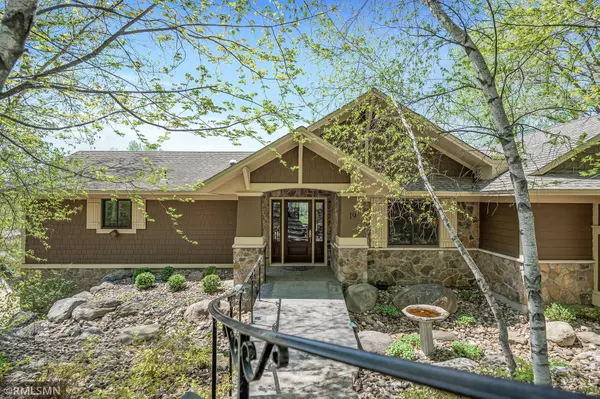 Dellwood, MN 55110,19 Lacosta DR