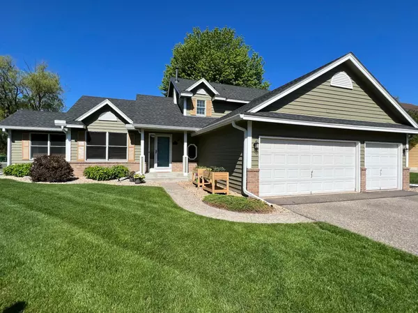 6362 Deerwood LN, Lino Lakes, MN 55014