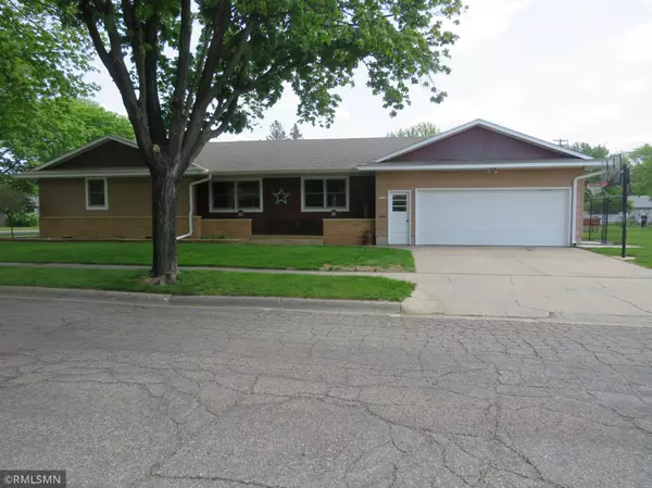 1322 Knight AVE N, Glencoe, MN 55336