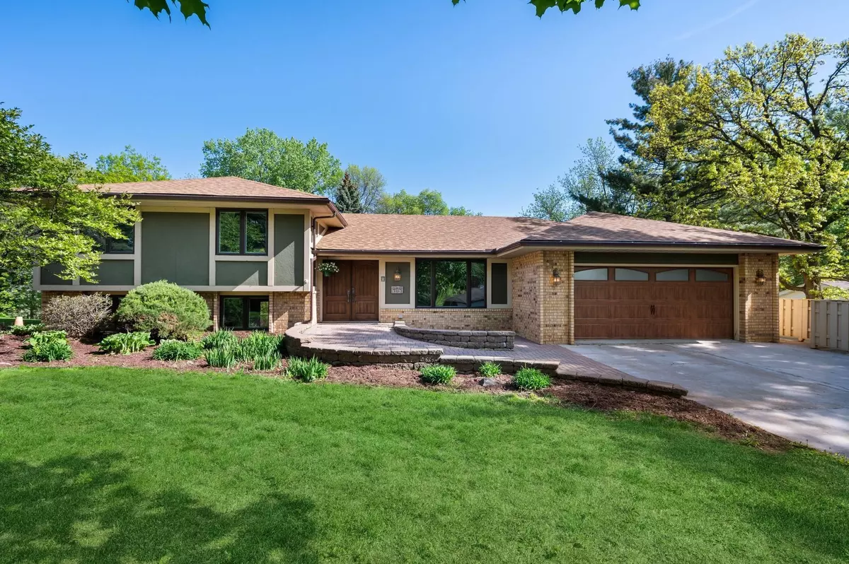 Burnsville, MN 55337,404 Woodland DR