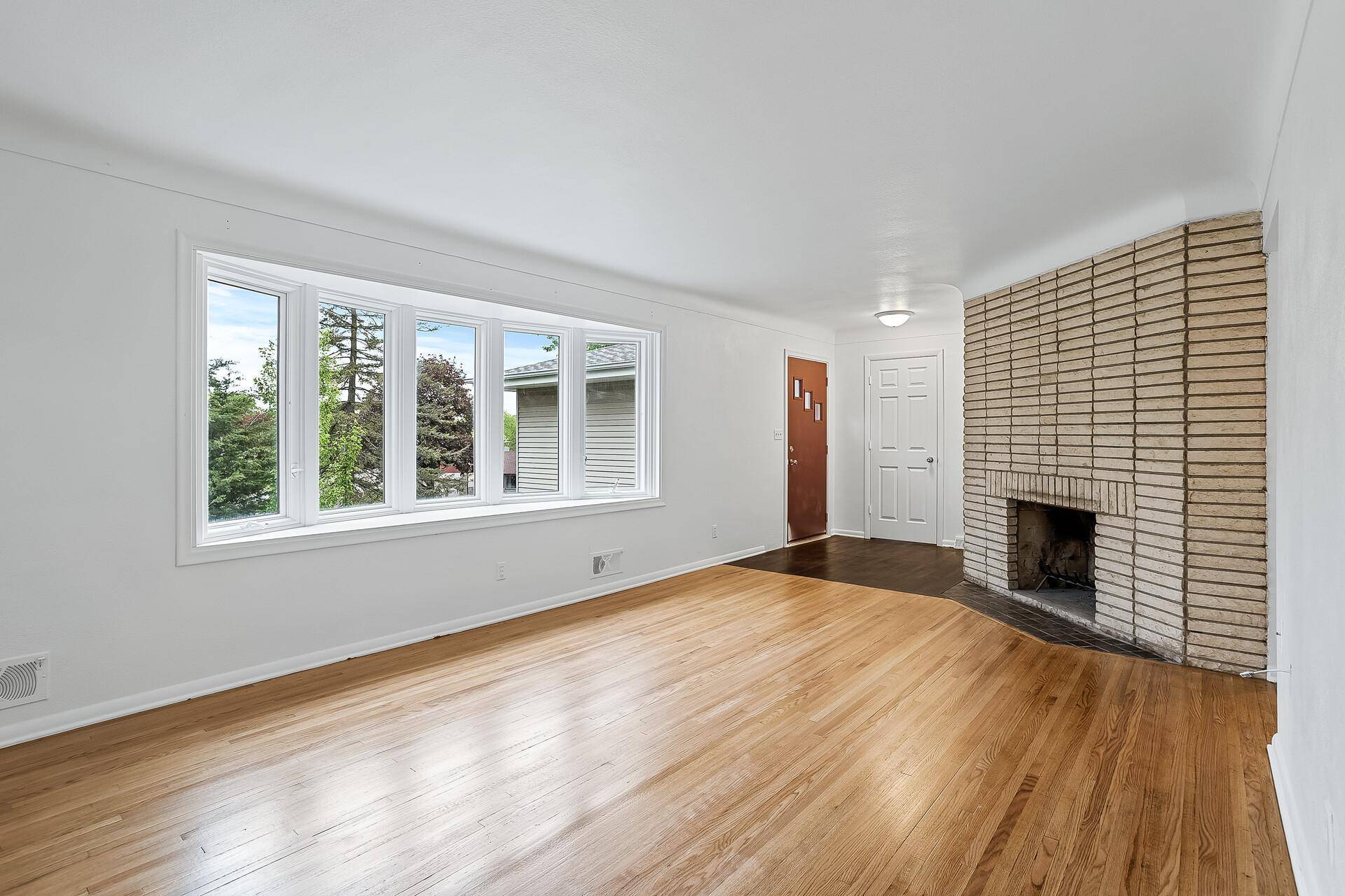 Maplewood, MN 55117,1688 Edgemont ST