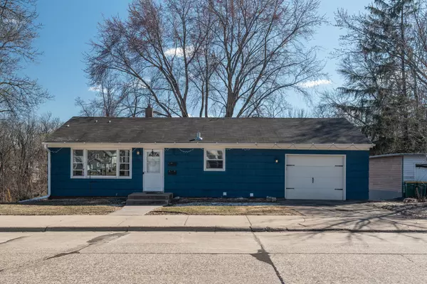 703 Myrtle ST W, Stillwater, MN 55082