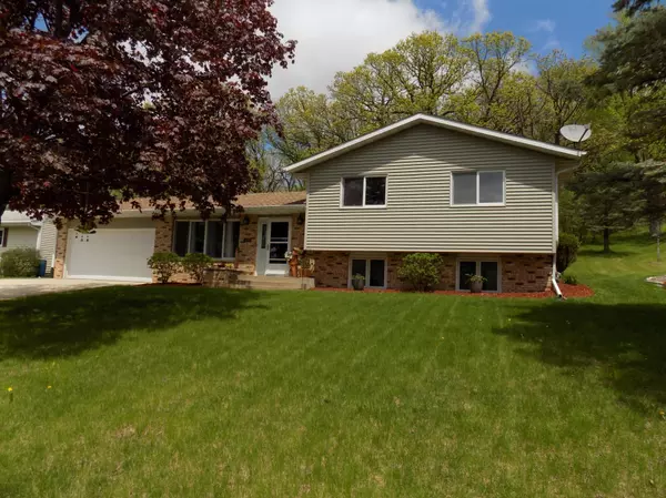 679 Sunset DR, Saint Charles, MN 55972