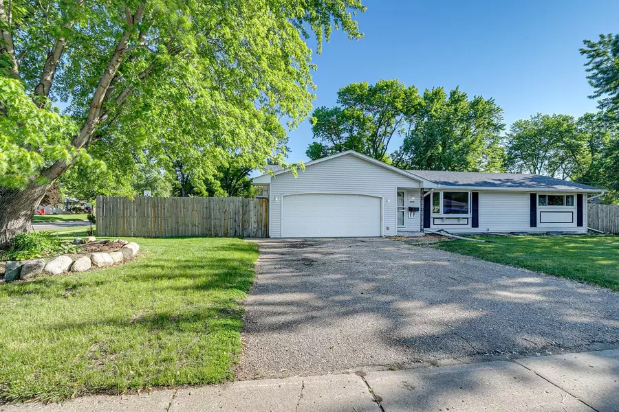 600 E 84th ST, Bloomington, MN 55420