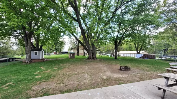 Braham, MN 55006,323 3rd ST SE