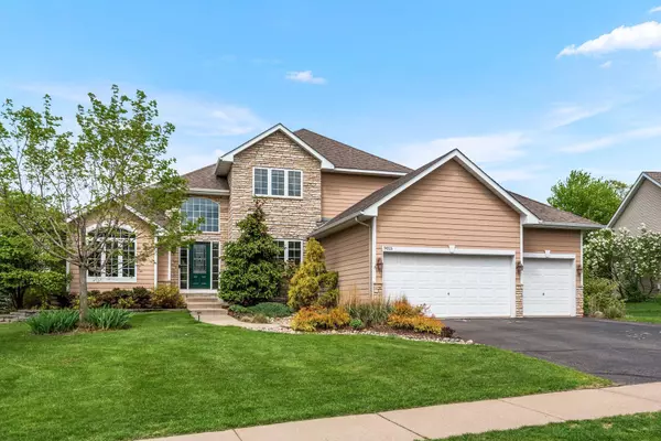 9015 Whispering Oaks TRL, Shakopee, MN 55379