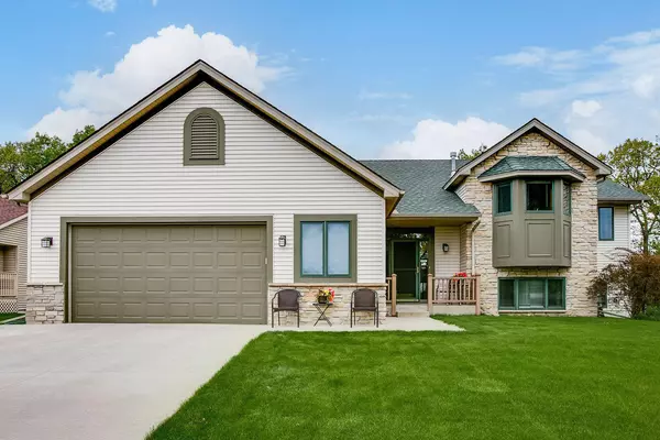 6631 Tele LN, Lino Lakes, MN 55038