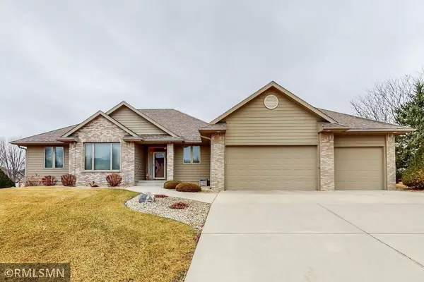 1600 Mayflower DR, Northfield, MN 55057