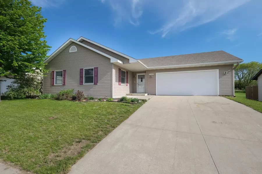 2123 Bunker LN, Saint Peter, MN 56082