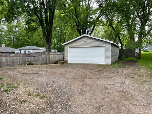 Roberts, WI 54023,207 W Maple ST