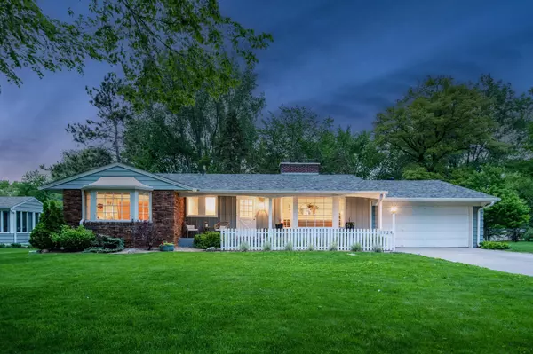 1129 Tiller LN, Arden Hills, MN 55112