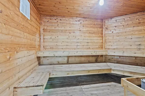 Minnetonka, MN 55305,10411 Cedar Lake RD #209