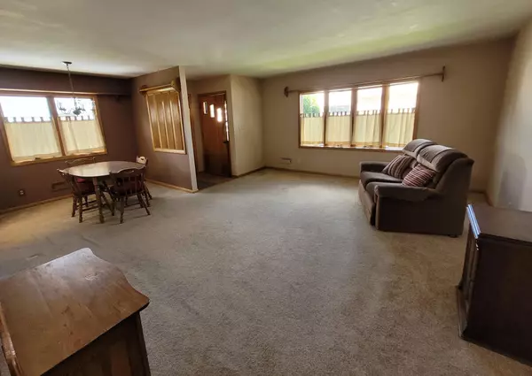 Pipestone, MN 56164,908 5th AVE SW