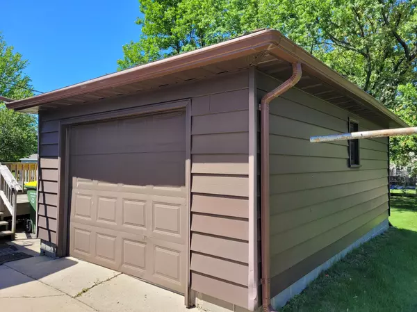 Pipestone, MN 56164,908 5th AVE SW