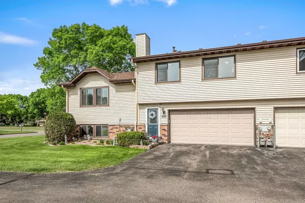 8505 S Maplebrook CIR, Brooklyn Park, MN 55445