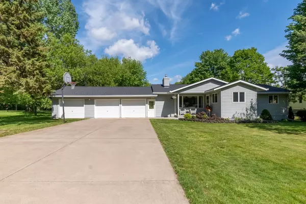 140 2nd ST NW, Clear Lake Twp, WI 54005