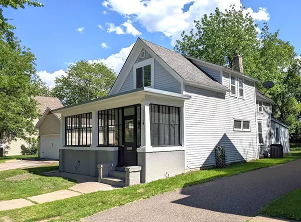 1114 4th ST E, Saint Paul, MN 55106